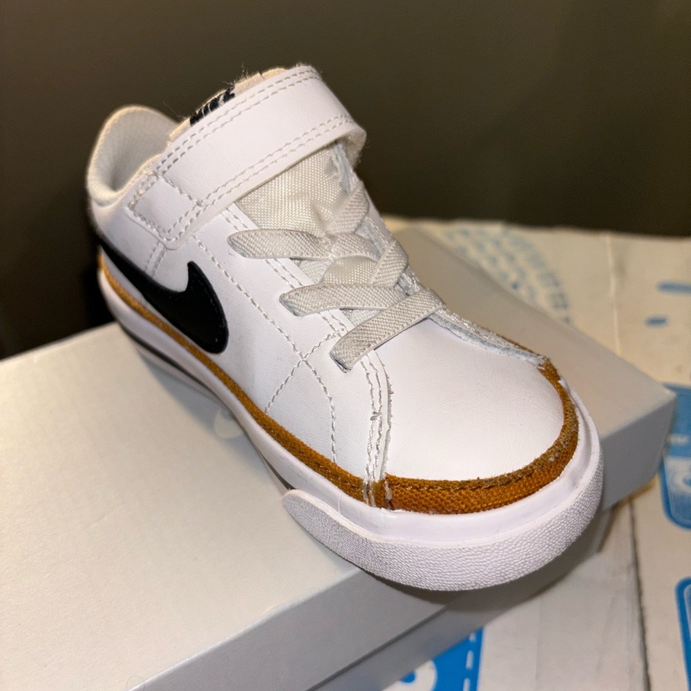 Boys nike toddler shoes needs a little cleaning